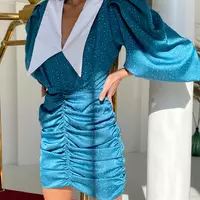 Стильна трендова шовкова міні сукня Kamilla з відкладним комірцем та V-подібним декольте бірюзового кольору в горох